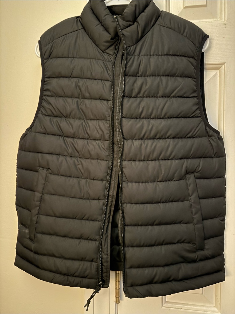 Aeropostale Men's Black Quilted Puffer Vest Size small or boys Xl